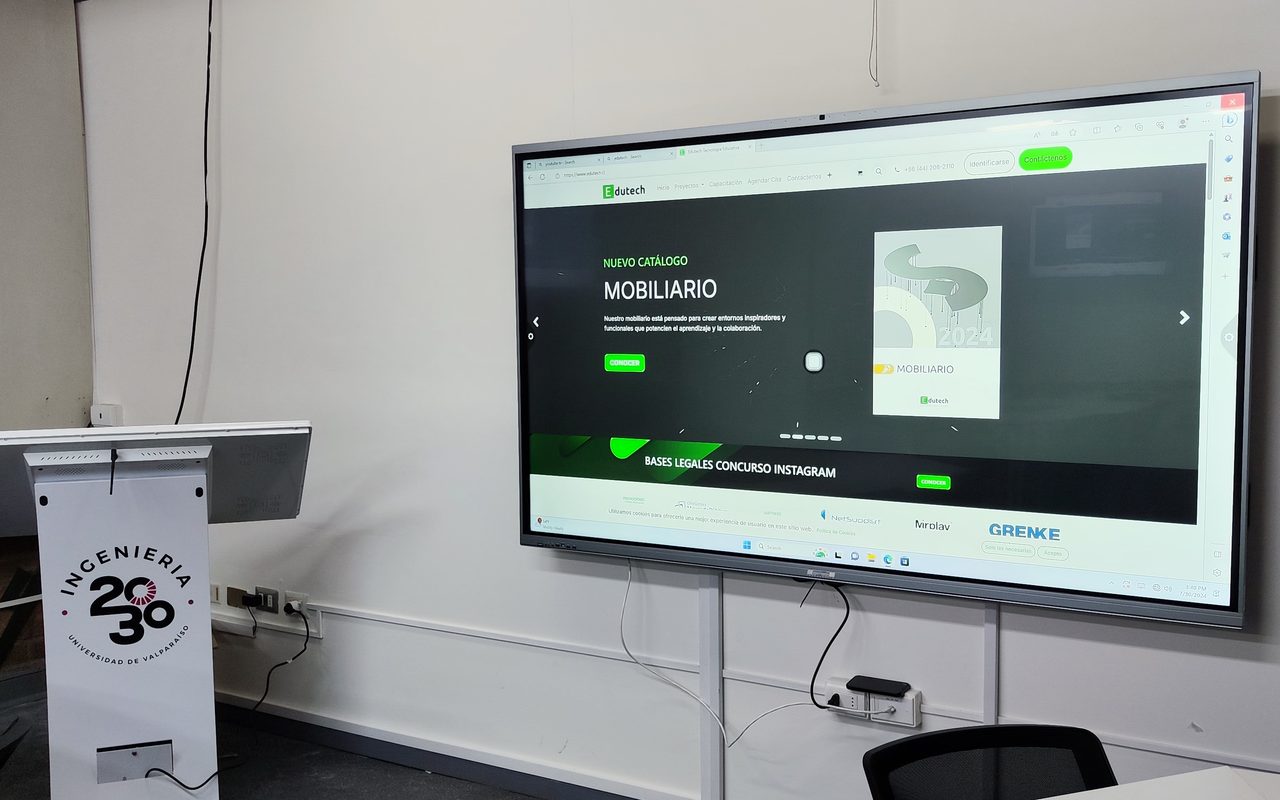Pantalla Edutouch instalada en sala de Ingeniería 2030