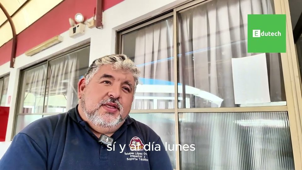 Técnico informático del Colegio Alonso de Ercilla dando su testimonio